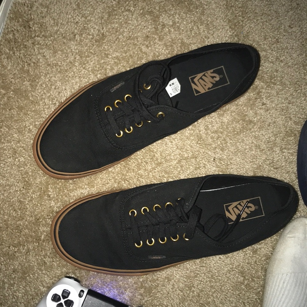 BLACK AND GUM VANS